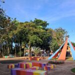 Arte na Praça: Miguela Peralta Moura transforma o céu da fronteira em identidade visual e afeto coletivo