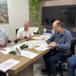 Amambai e Juti avançam em parceria para manutenção de estradas rurais