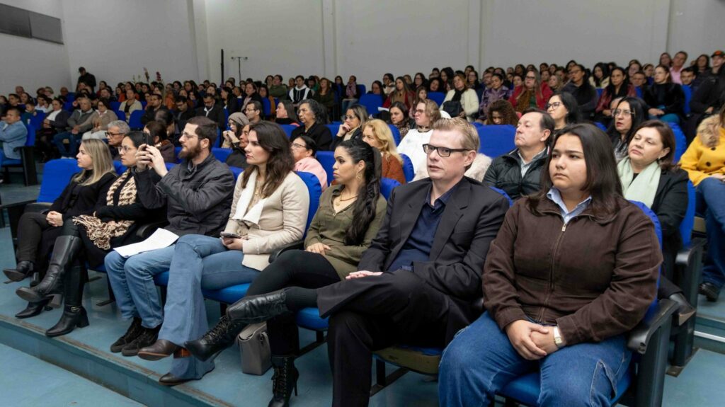 Diretores das Escolas Municipais de Naviraí tomam posse para o triênio 2025–2028 Diretores das Escolas Municipais de Naviraí tomam posse para o triênio 2025–2028