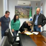 Prefeitura de Amambai inicia a semana com posse de dois novos servidores