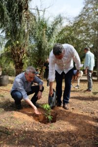 Plantio de árvores marca início da ação de compensação de carbono do Festival de Inverno 2025