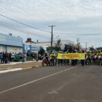 Desfile cívico-militar abre programação de aniversário de 77 anos de Amambai