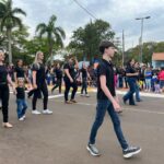 Desfile cívico-militar abre programação de aniversário de 77 anos de Amambai