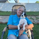 Companhia que aquece o coração: cães Frei e Fabiano encantam os moradores do Lar do Idoso em Amambai