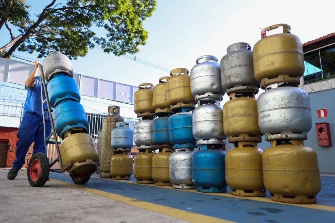 economia-preco-do-gas-de-cozinha-em-bh-gas-e-cozinha-gas-glp-politica-de-precos-da-petrobras-petrobras-1708497295