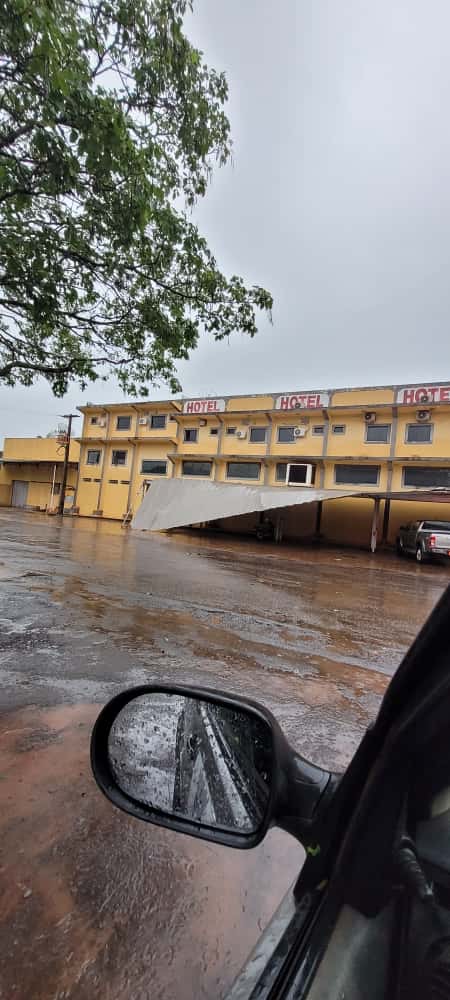 Temporal causa transtornos em Amambai: galhos caídos, fios rompidos e focos de fogo em fiação