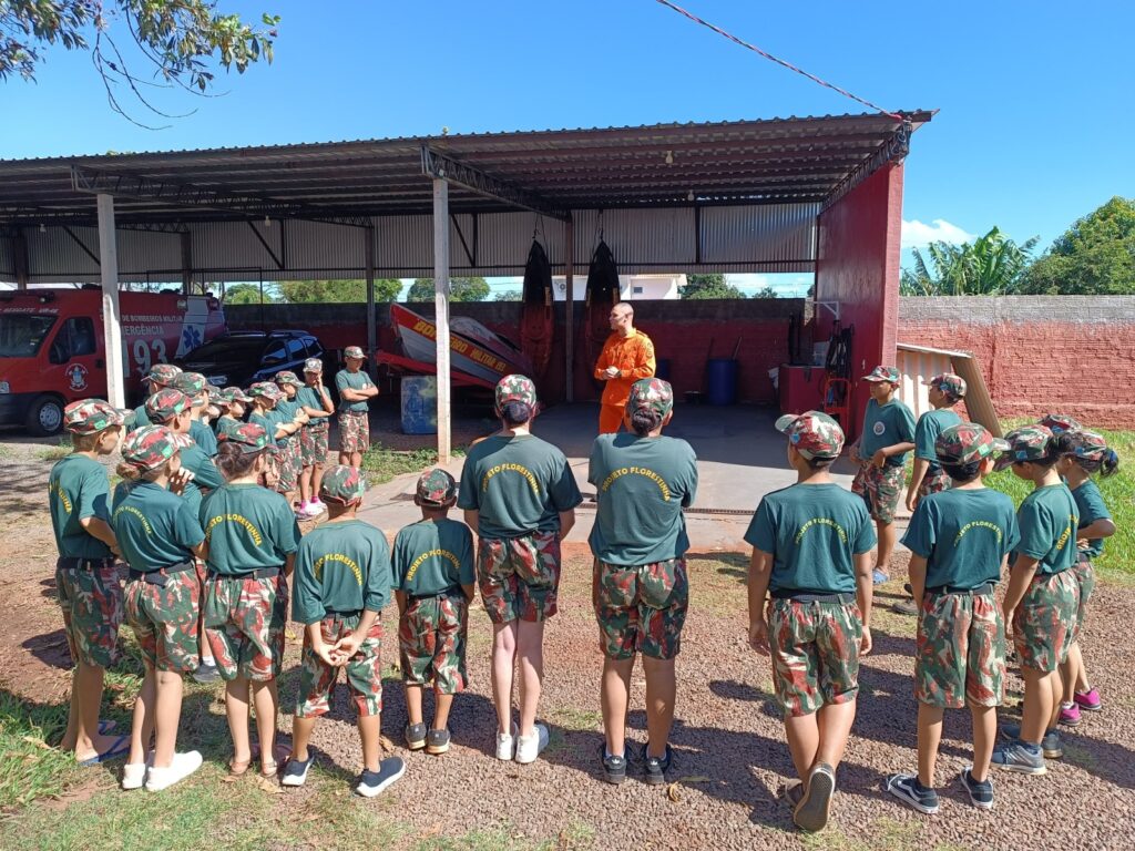 Em ação comemorativa, Alunos do Projeto Florestinha visitam Corpo de Bombeiros em Amambai