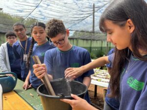 Do ar para a terra: escola estadual de MS transforma água de ar-condicionado em alfaces sustentáveis Do ar para a terra: escola estadual de MS transforma água de ar-condicionado em alfaces sustentáveis