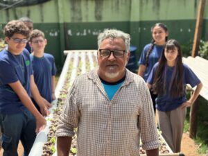 Do ar para a terra: escola estadual de MS transforma água de ar-condicionado em alfaces sustentáveis Do ar para a terra: escola estadual de MS transforma água de ar-condicionado em alfaces sustentáveis