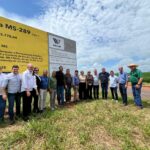 Governador Eduardo Riedel lança início da pavimentação da MS-289 em Amambai Governador Eduardo Riedel lança início da pavimentação da MS-289 em Amambai