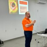 ACS e ACE recebem protetor solar durante palestra do Dezembro Laranja em Amambai ACS e ACE recebem protetor solar durante palestra do Dezembro Laranja em Amambai