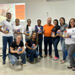 ACS e ACE recebem protetor solar durante palestra do Dezembro Laranja em Amambai ACS e ACE recebem protetor solar durante palestra do Dezembro Laranja em Amambai