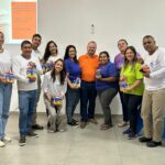 ACS e ACE recebem protetor solar durante palestra do Dezembro Laranja em Amambai ACS e ACE recebem protetor solar durante palestra do Dezembro Laranja em Amambai