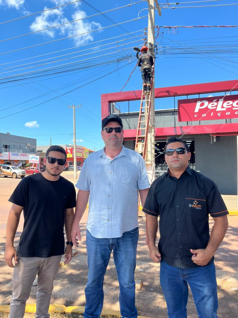 Intech realiza retirada de fiação inutilizada em Amambai Intech realiza retirada de fiação inutilizada em Amambai