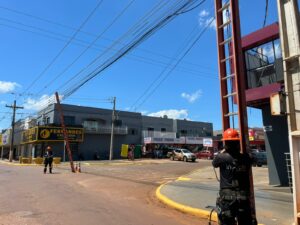 Intech realiza retirada de fiação inutilizada em Amambai Intech realiza retirada de fiação inutilizada em Amambai