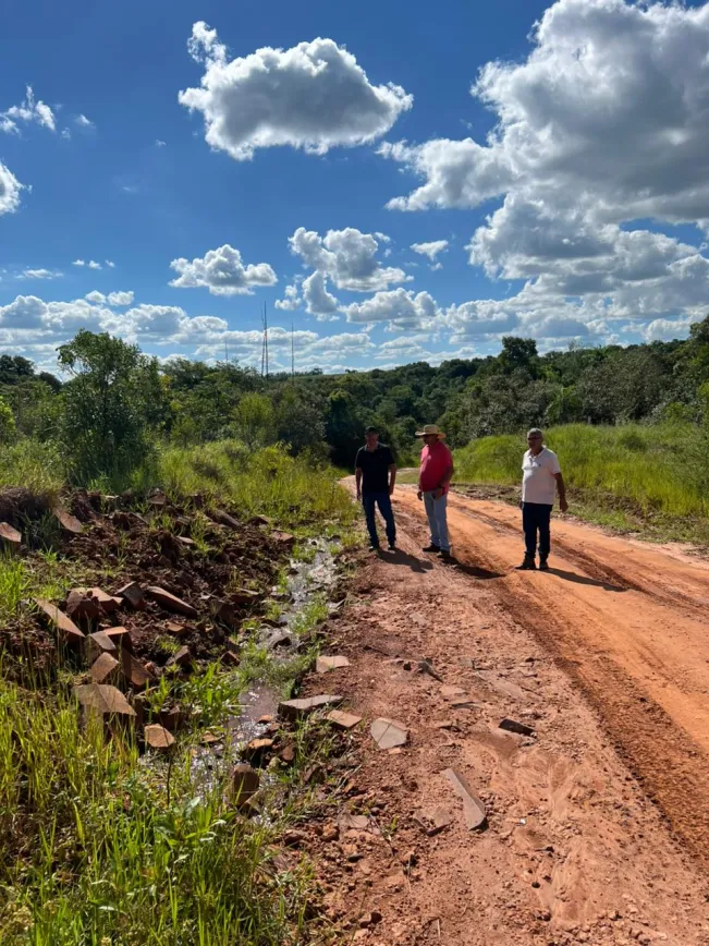 Prefeito vistoria estradas rurais e reforça ações para garantir escoamento da safra em Amambai