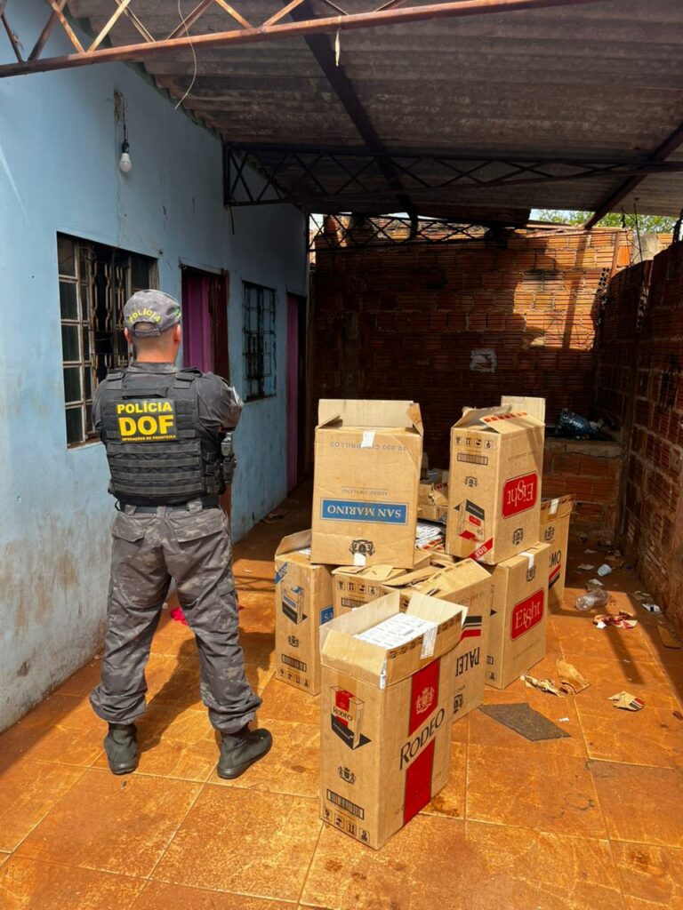 DOF apreende van carregada com cigarros contrabandeados em Dourados DOF apreende van carregada com cigarros contrabandeados em Dourados