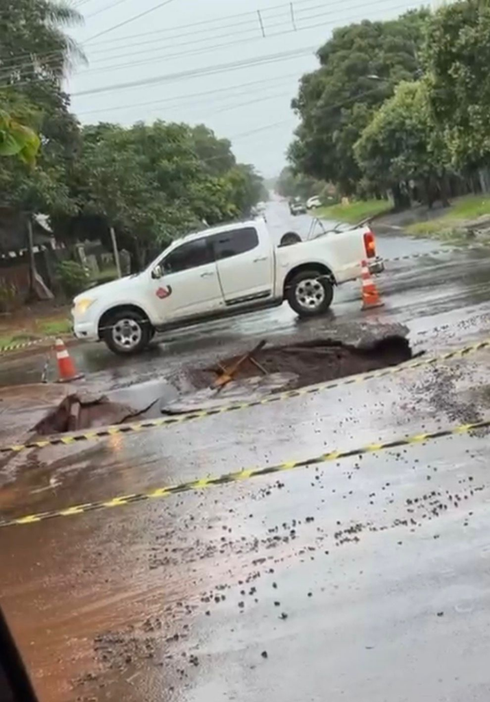 Forte chuva atinge Amambai e mobiliza equipes da Prefeitura, Defesa Civil e Corpo de Bombeiros Forte chuva atinge Amambai e mobiliza equipes da Prefeitura, Defesa Civil e Corpo de Bombeiros