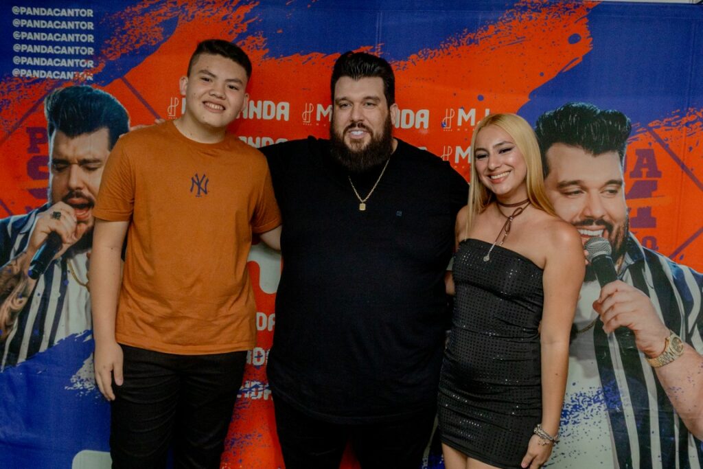 Show de Panda reúne cerca de 2,4 mil pessoas e movimenta Amambai no sábado (07)