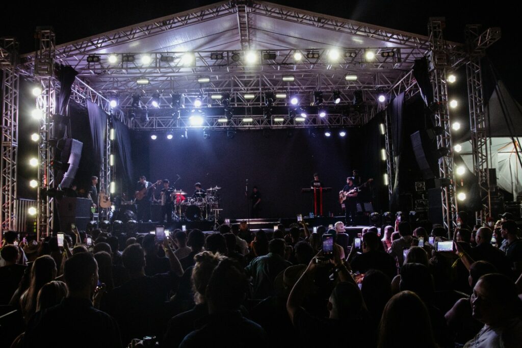 Show de Panda reúne cerca de 2,4 mil pessoas e movimenta Amambai no sábado (07)