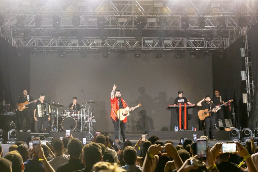 Show de Panda reúne cerca de 2,4 mil pessoas e movimenta Amambai no sábado (07)