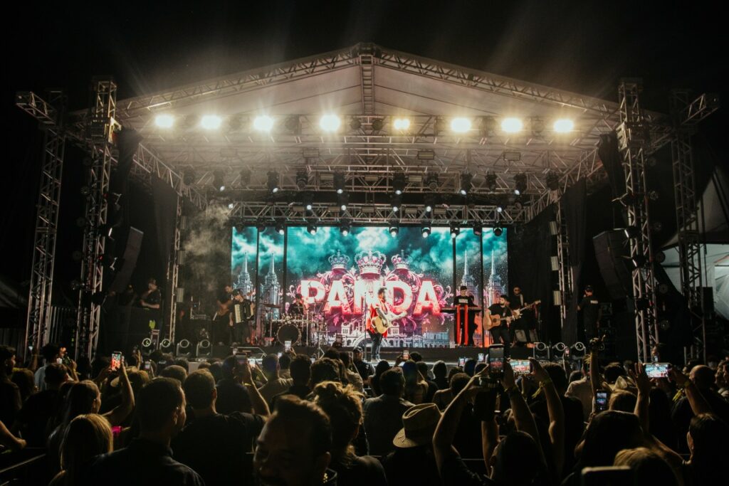 Show de Panda reúne cerca de 2,4 mil pessoas e movimenta Amambai no sábado (07)
