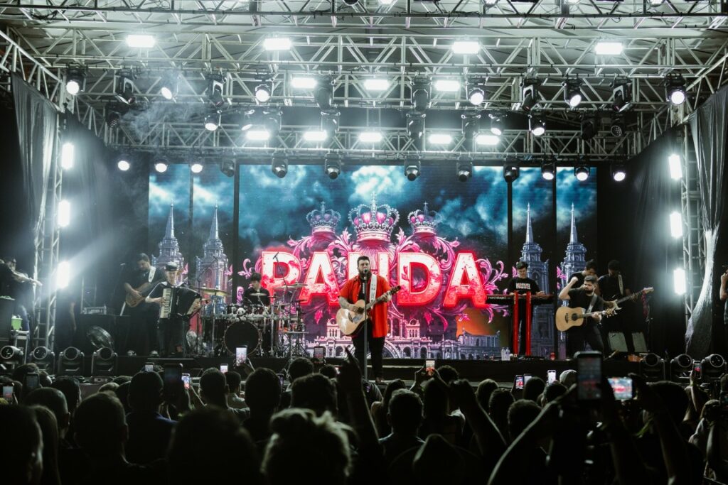 Show de Panda reúne cerca de 2,4 mil pessoas e movimenta Amambai no sábado (07)