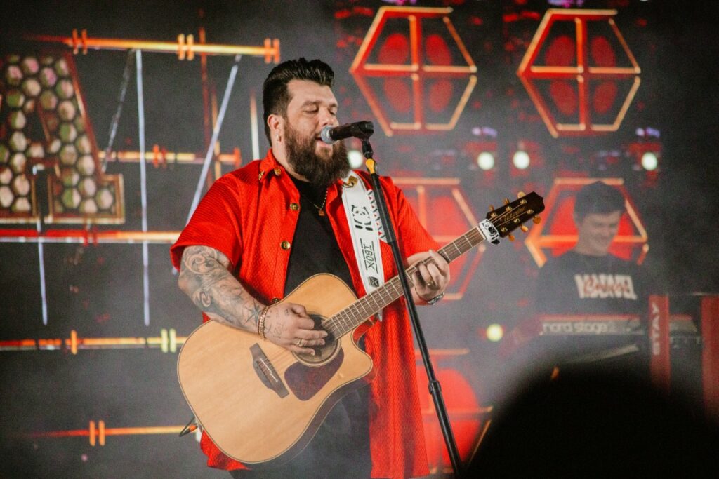 Show de Panda reúne cerca de 2,4 mil pessoas e movimenta Amambai no sábado (07)