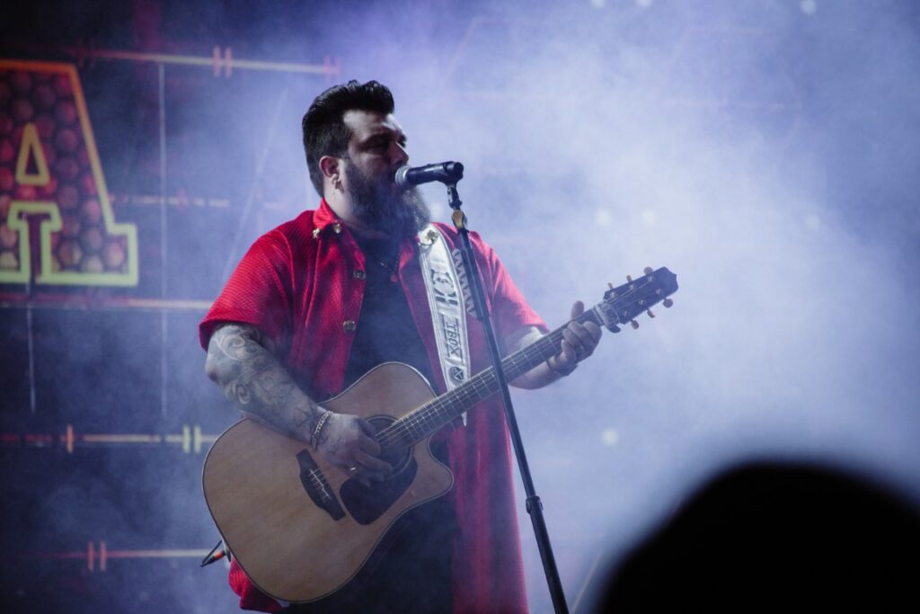 Show de Panda reúne cerca de 2,4 mil pessoas e movimenta Amambai no sábado (07)