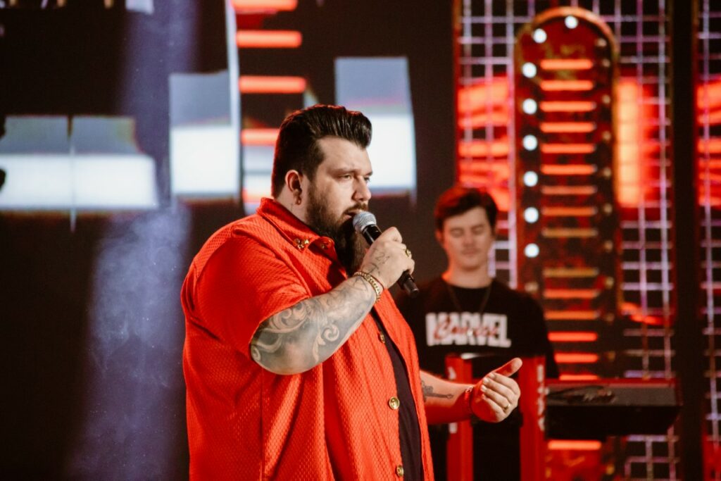 Show de Panda reúne cerca de 2,4 mil pessoas e movimenta Amambai no sábado (07)