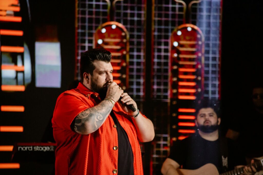 Show de Panda reúne cerca de 2,4 mil pessoas e movimenta Amambai no sábado (07)