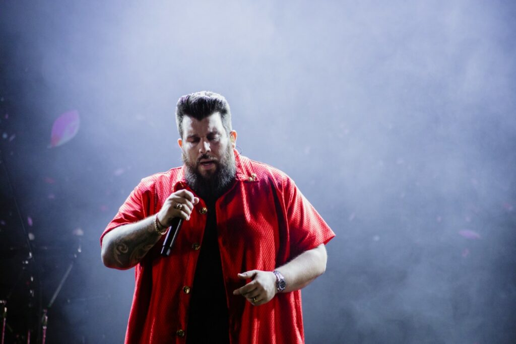 Show de Panda reúne cerca de 2,4 mil pessoas e movimenta Amambai no sábado (07)