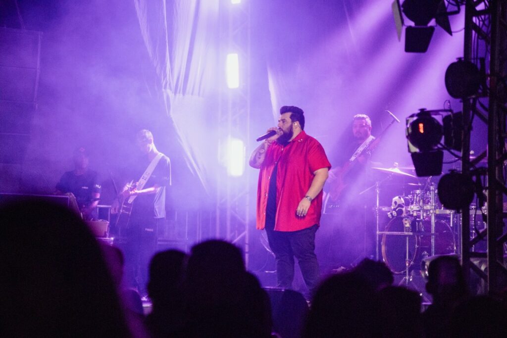 Show de Panda reúne cerca de 2,4 mil pessoas e movimenta Amambai no sábado (07)