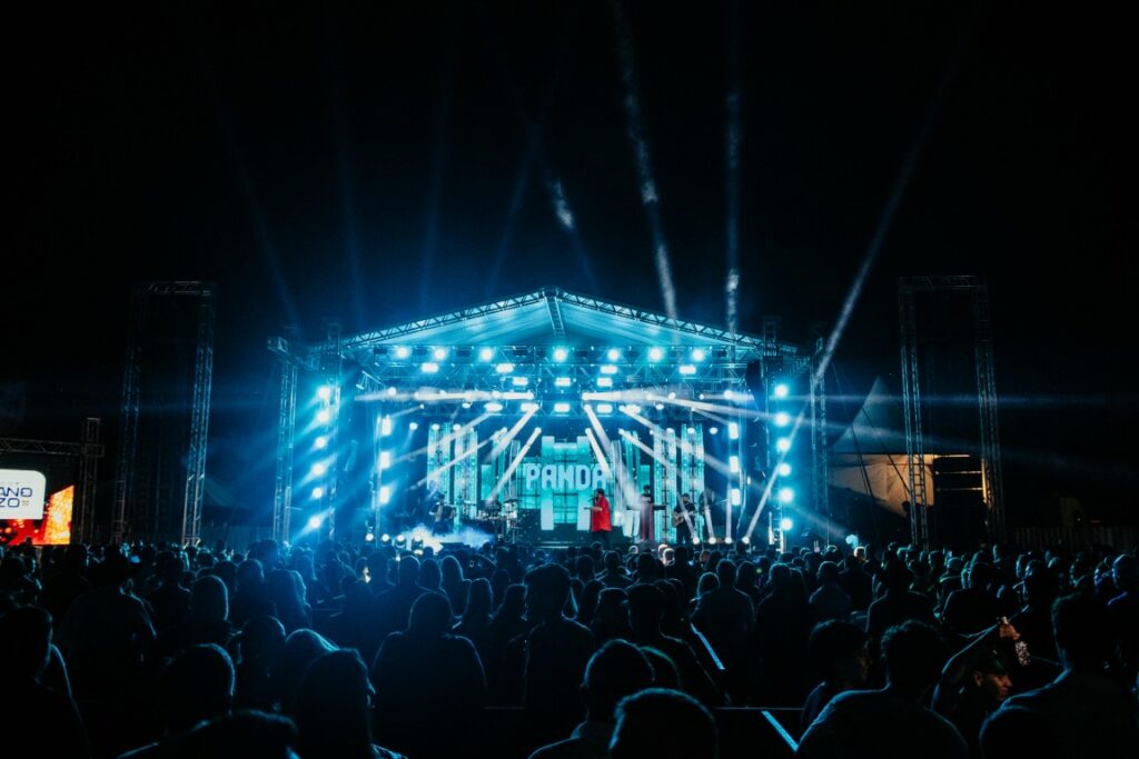 Show de Panda reúne cerca de 2,4 mil pessoas e movimenta Amambai no sábado (07)