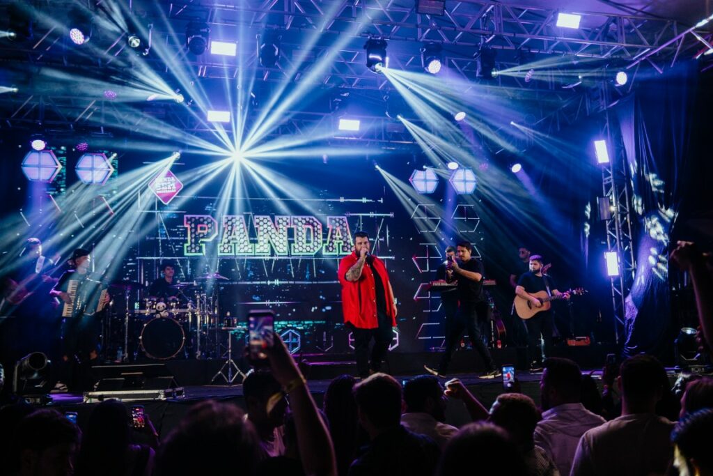 Show de Panda reúne cerca de 2,4 mil pessoas e movimenta Amambai no sábado (07)