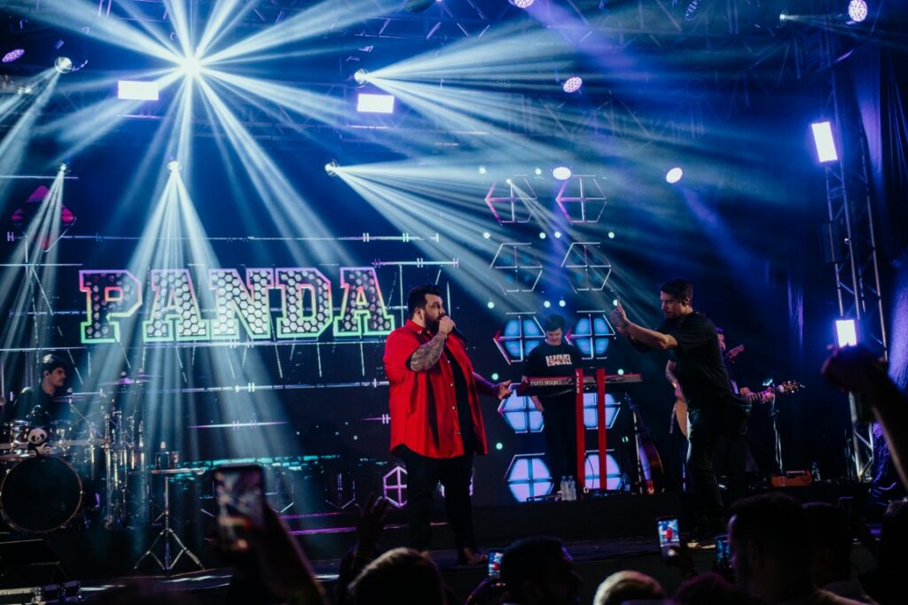 Show de Panda reúne cerca de 2,4 mil pessoas e movimenta Amambai no sábado (07)