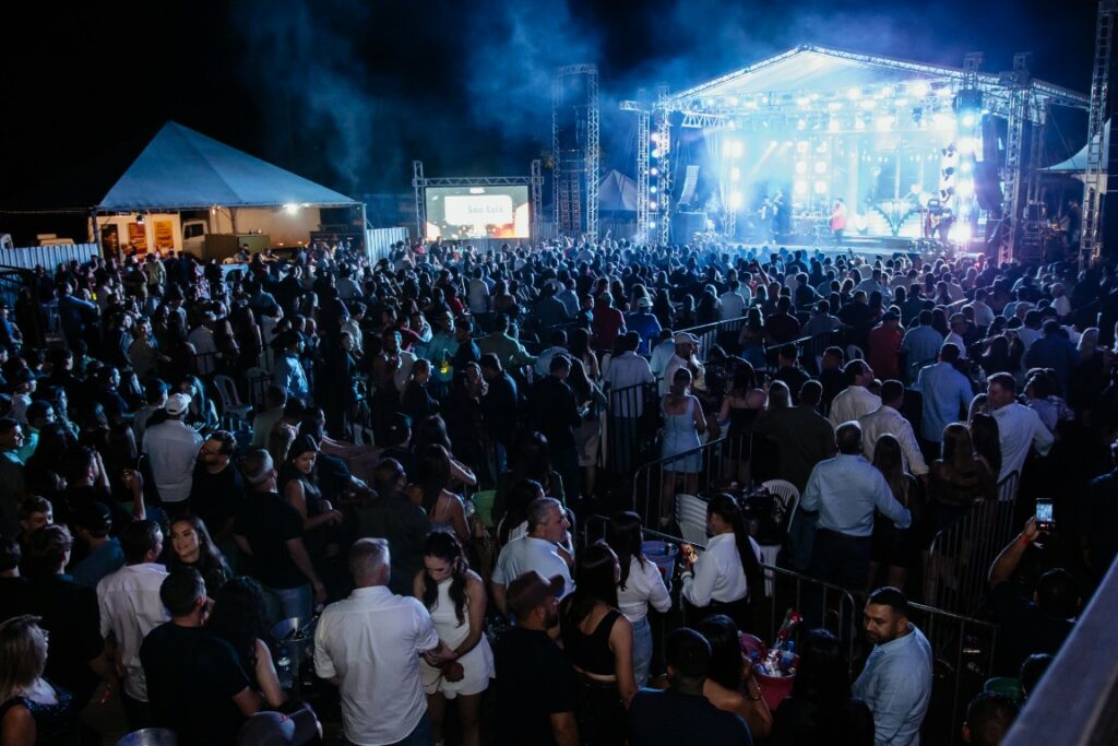 Show de Panda reúne cerca de 2,4 mil pessoas e movimenta Amambai no sábado (07)