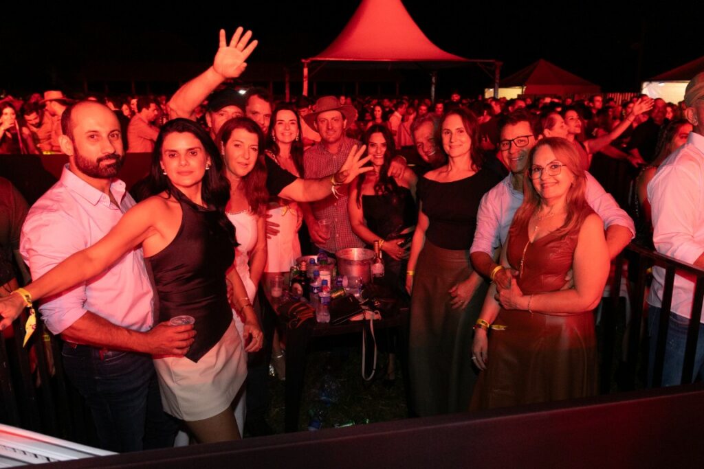 Show de Panda reúne cerca de 2,4 mil pessoas e movimenta Amambai no sábado (07)