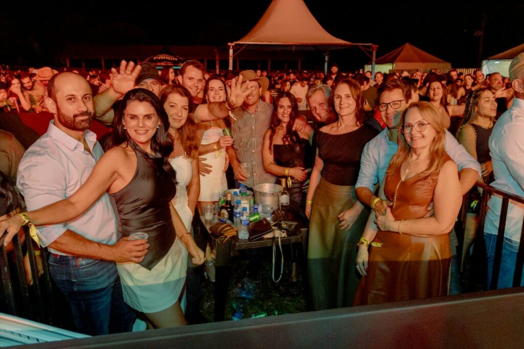 Show de Panda reúne cerca de 2,4 mil pessoas e movimenta Amambai no sábado (07)