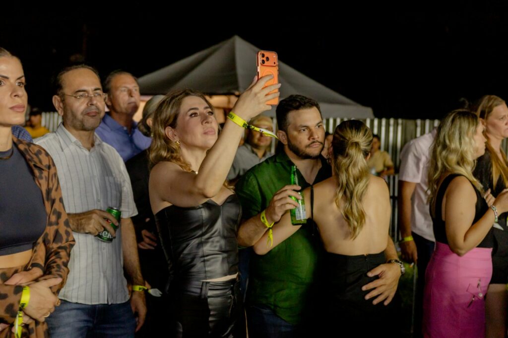 Show de Panda reúne cerca de 2,4 mil pessoas e movimenta Amambai no sábado (07)