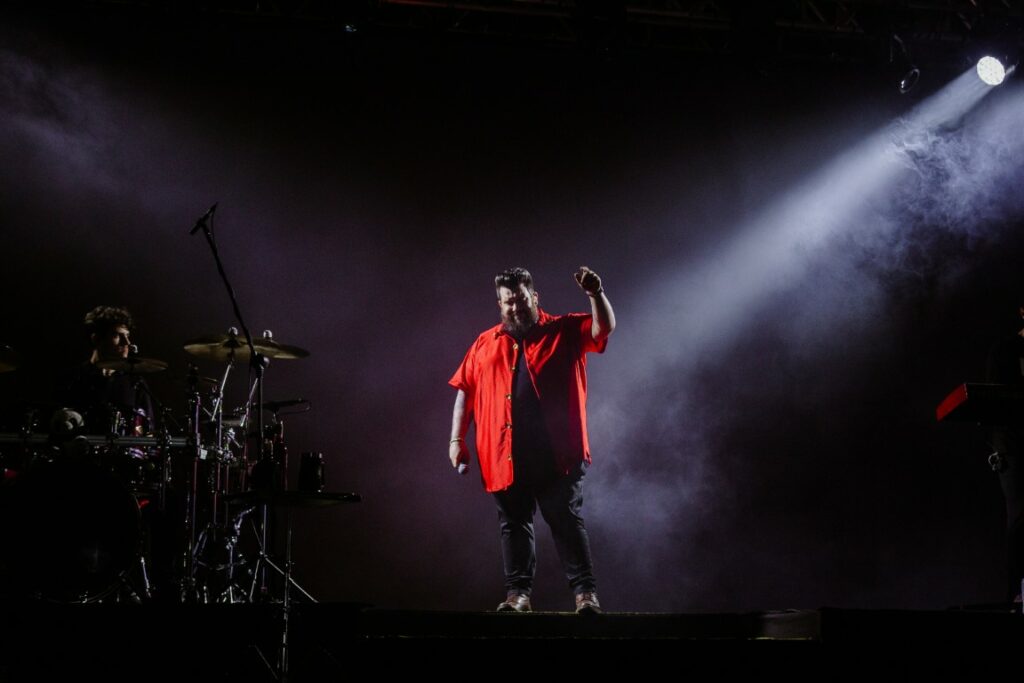 Show de Panda reúne cerca de 2,4 mil pessoas e movimenta Amambai no sábado (07)