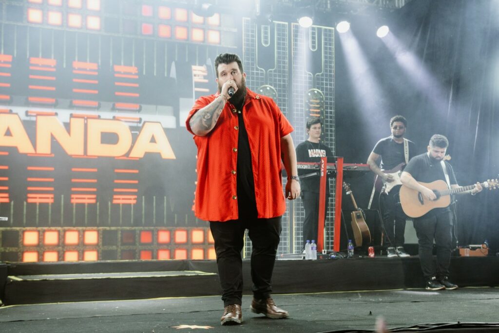 Show de Panda reúne cerca de 2,4 mil pessoas e movimenta Amambai no sábado (07)