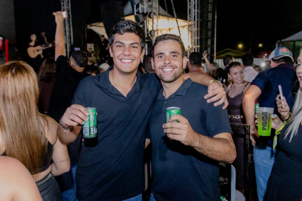 Show de Panda reúne cerca de 2,4 mil pessoas e movimenta Amambai no sábado (07)