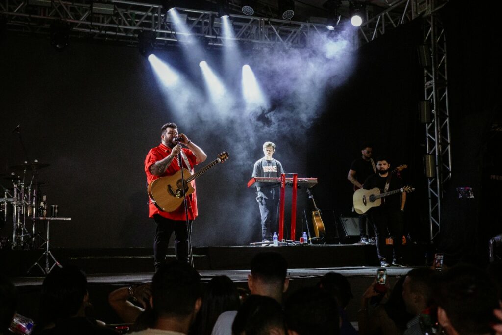 Show de Panda reúne cerca de 2,4 mil pessoas e movimenta Amambai no sábado (07)