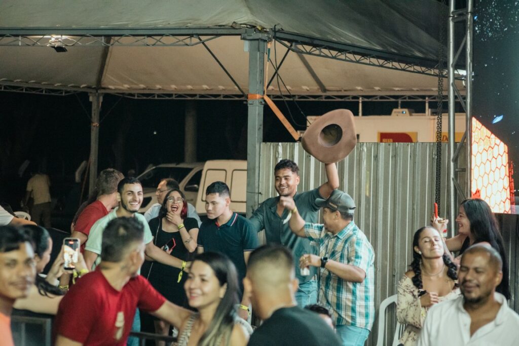 Show de Panda reúne cerca de 2,4 mil pessoas e movimenta Amambai no sábado (07)