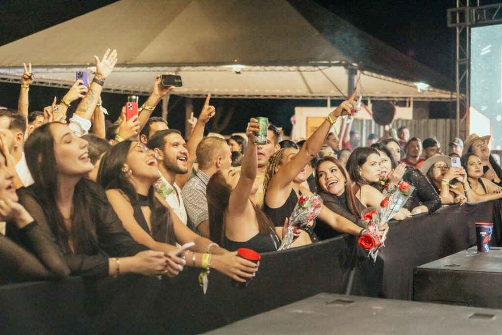 Show de Panda reúne cerca de 2,4 mil pessoas e movimenta Amambai no sábado (07)