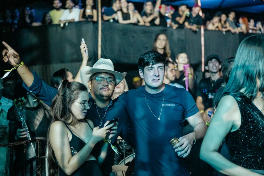 Show de Panda reúne cerca de 2,4 mil pessoas e movimenta Amambai no sábado (07)