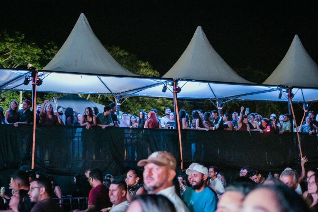 Show de Panda reúne cerca de 2,4 mil pessoas e movimenta Amambai no sábado (07)