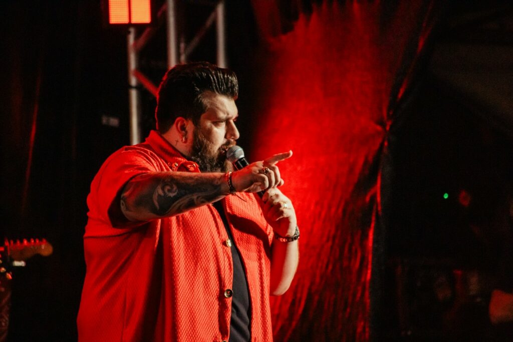 Show de Panda reúne cerca de 2,4 mil pessoas e movimenta Amambai no sábado (07)