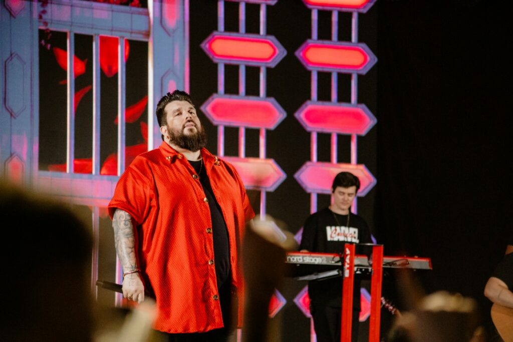 Show de Panda reúne cerca de 2,4 mil pessoas e movimenta Amambai no sábado (07)